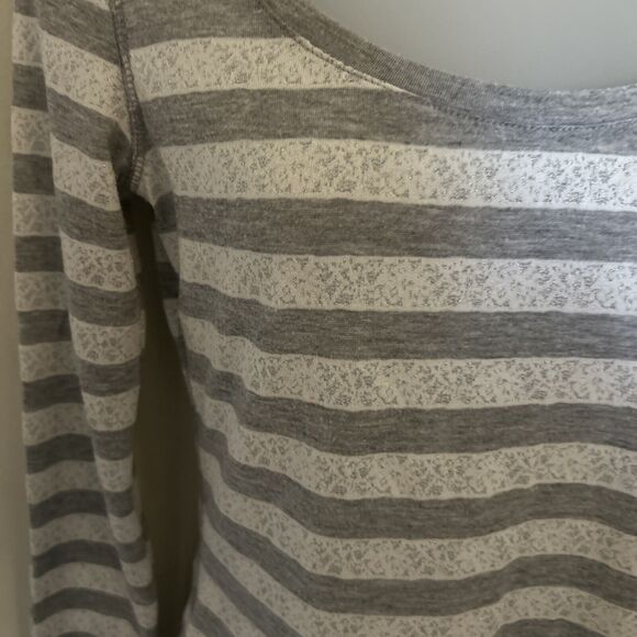 EXPRESS Women's Grey Shimmer Stripe L/S Scoop Neck Top Blouse Small M Fitted - Picture 3 of 7